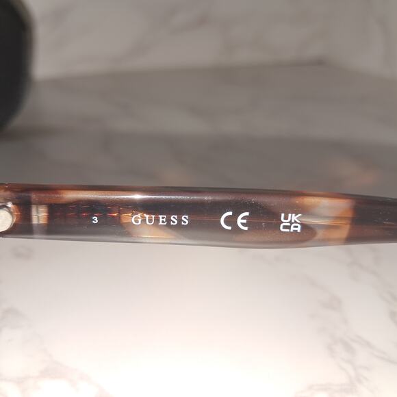 NEW Guess Rectangular Tortoise Frame  Women's Sunglasses - Picture 3 of 6